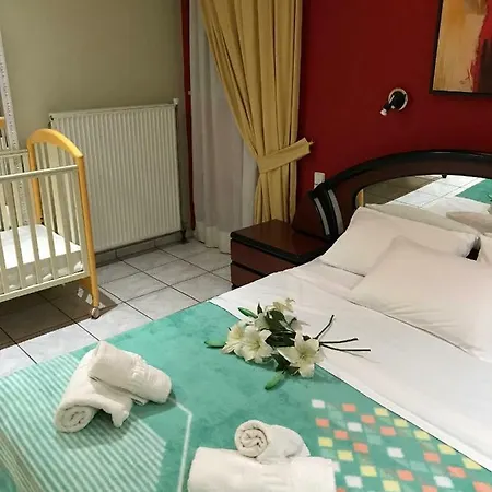 Steps To Nea Chora Angela ,10min To Town Apartmán